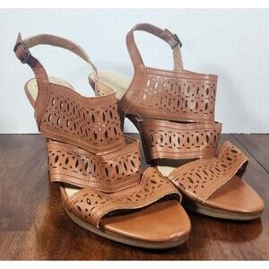 Me Too Strappy Tan Heels Women's Size 11